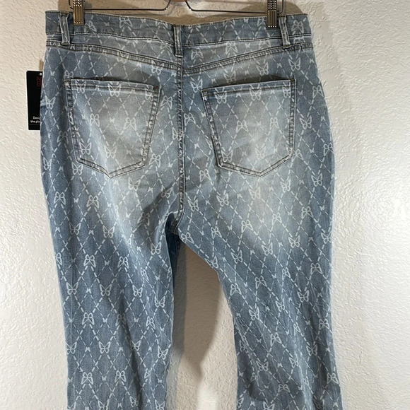 No Boundaries Butterflies Print Juniors Five Pocket Flare Jeans Size 17 NEW - Picture 8 of 14